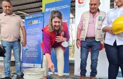 Directora del FCAS acompaña evento de puesta de la primera piedra de presa La Hondura